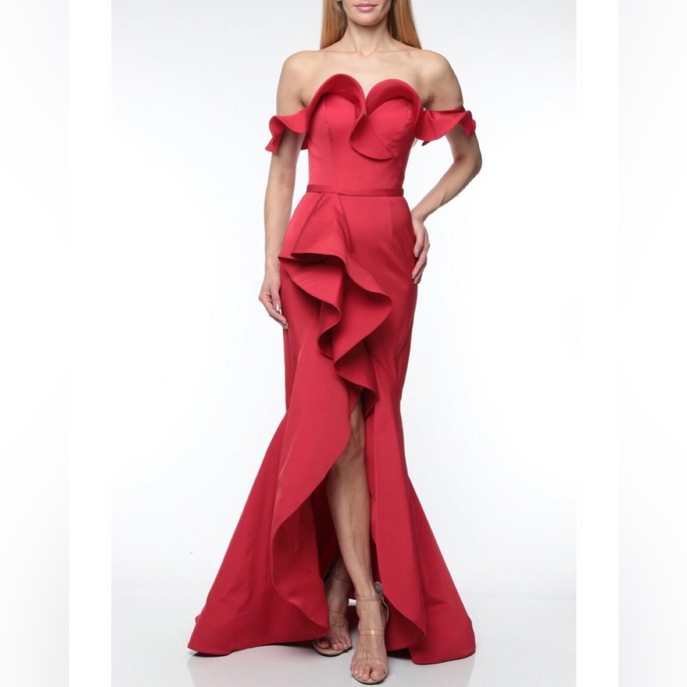 NWT Red Terani Couture, Size S
